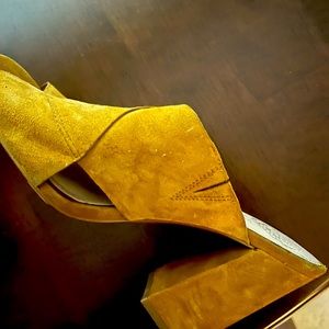 Heeled mules   Suede criss cross shoe. Beautiful   3 inch heel